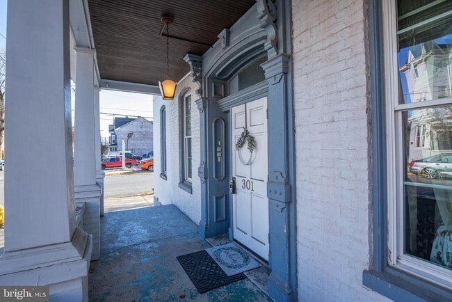 Building Photo - 301 W Martin St Unit 5