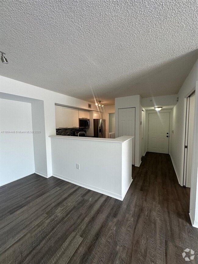 Building Photo - 577 SW 111th Ln Unit 201 Rental