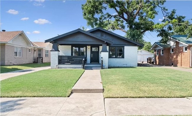 Building Photo - Stylish 2BR/2BA Home Near Paseo Arts District & Downtown OKC!