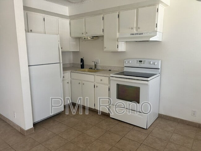 Photo - 374 La Rue Ave