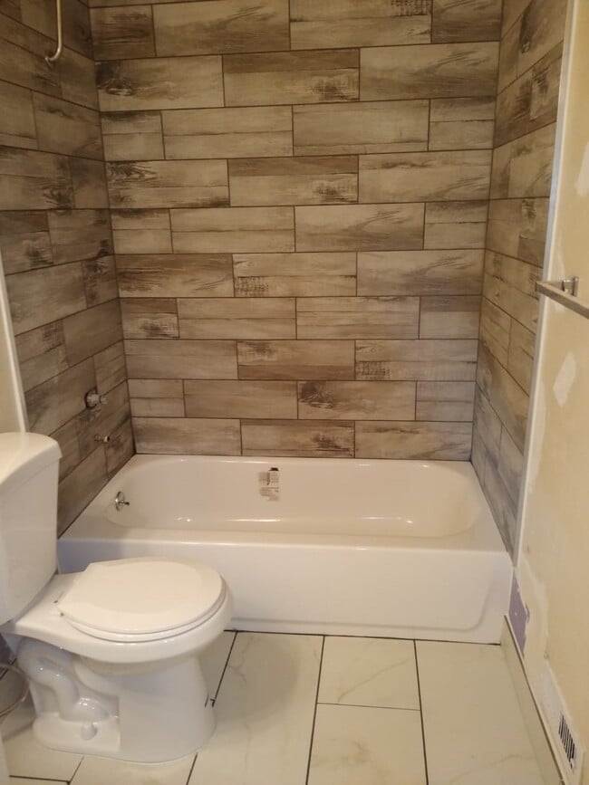 Bathroom - 1123 Starbird Cir Unit 3