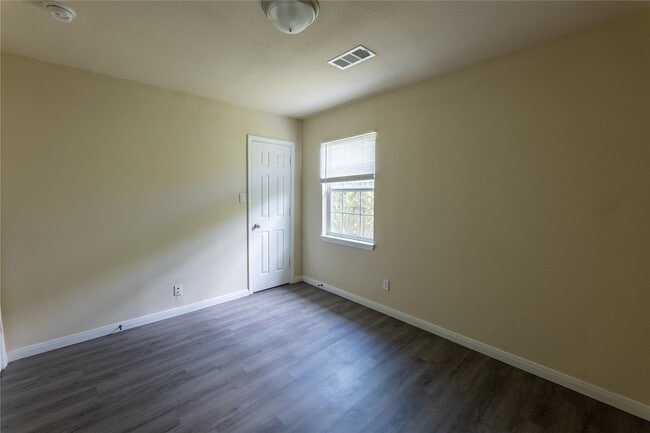 Photo - 4942 Bataan Rd