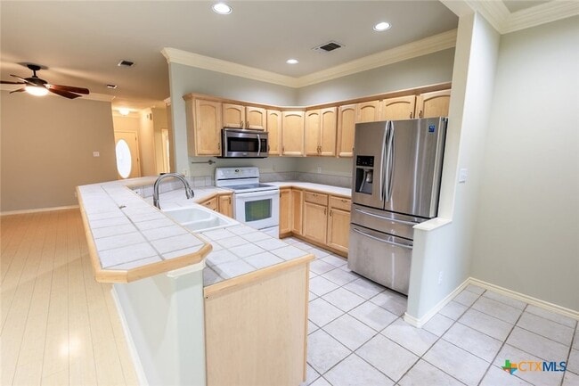 Photo - 605 Burleson St