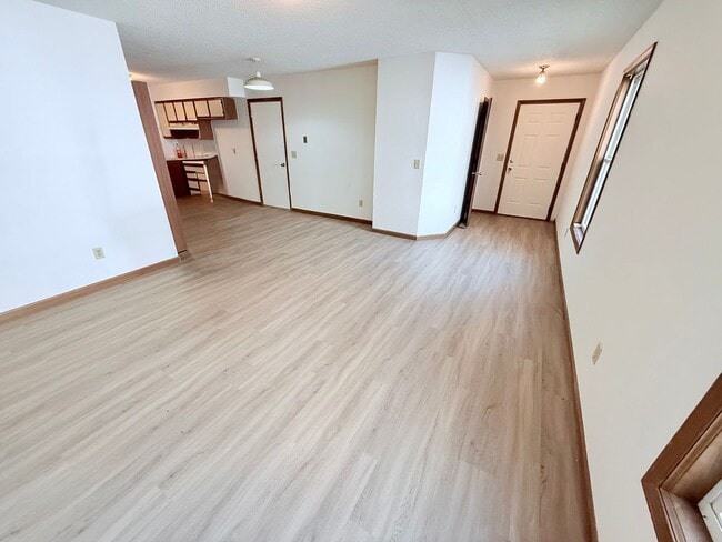 Photo - Great 3 Bed 2 Bath 2 Car Garage Flat Duple...