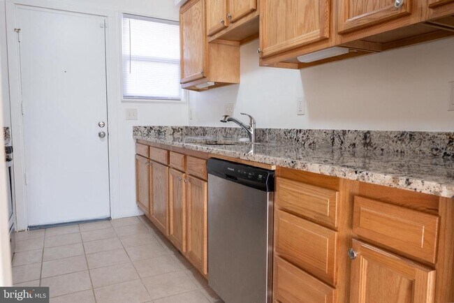 Photo - 2027 Barlowe Pl