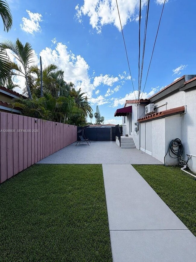 8260 SW 27th Ter