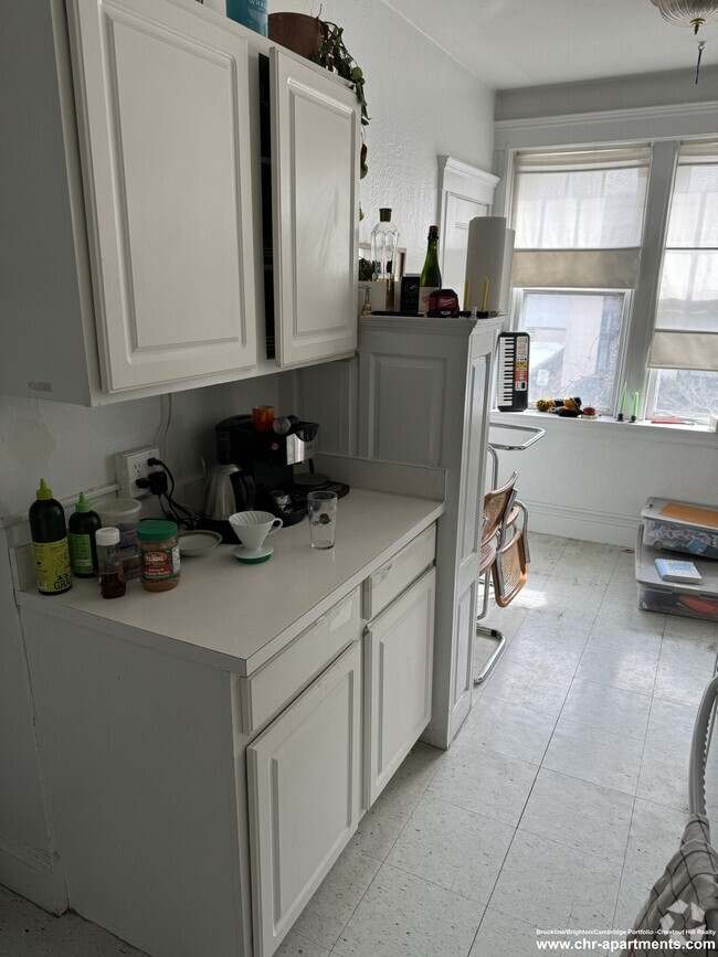 Building Photo - 1697 Cambridge St Unit 5 Rental