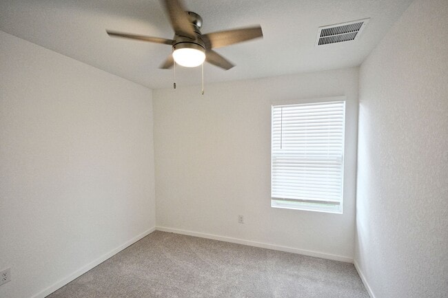 Photo - 2418 Legends Crk