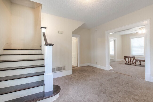 Photo - 301 Fry St