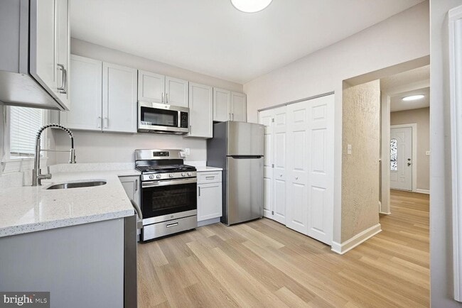 Photo - 1640 L St NE