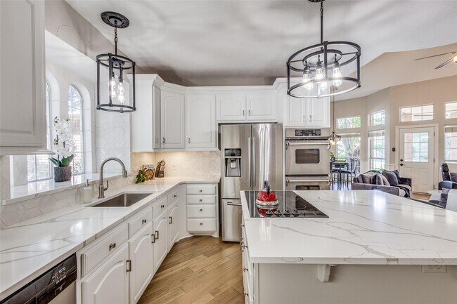 Photo - 300 Southridge Lakes Pkwy