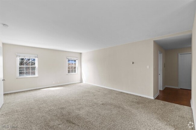 Building Photo - 19801 Van Aken Blvd Unit 205C Rental