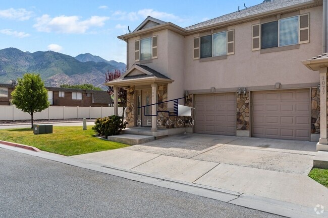 Building Photo - Fantastic Ogden 3 Bedrooom Townhouse!