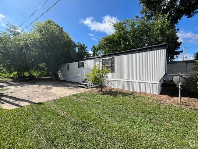 Building Photo - Colony Oaks Homes Unit CH20