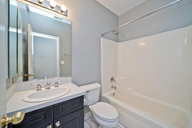 Photo - 2 bedroom in Chicago IL 60610 Unit 103