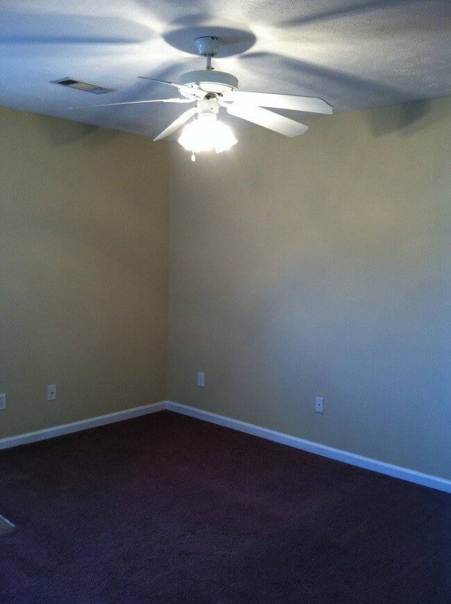 Building Photo - Duplex Available in Auburn Rental