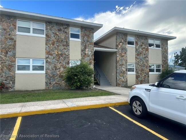 Building Photo - 1741 Kent Dr Rental