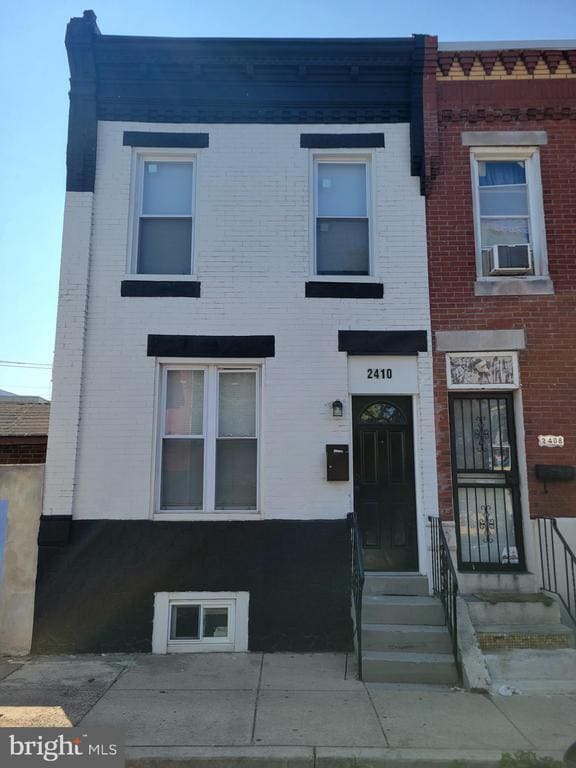 Building Photo - 2410 S Sheridan St Rental