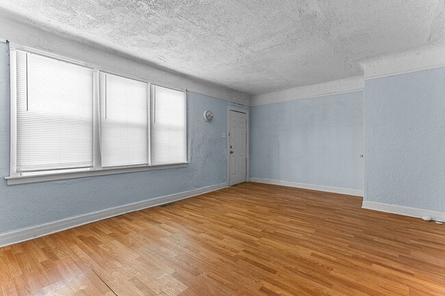 Photo - 14814 Sussex St