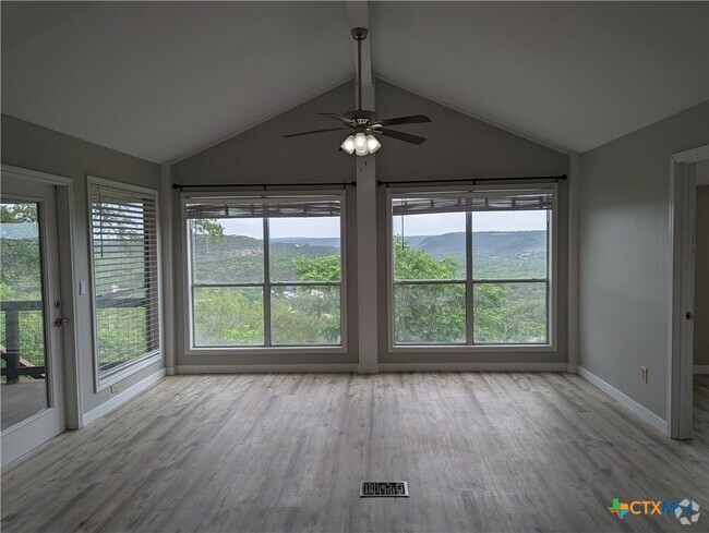 Building Photo - 744 Hill Top Dr Rental