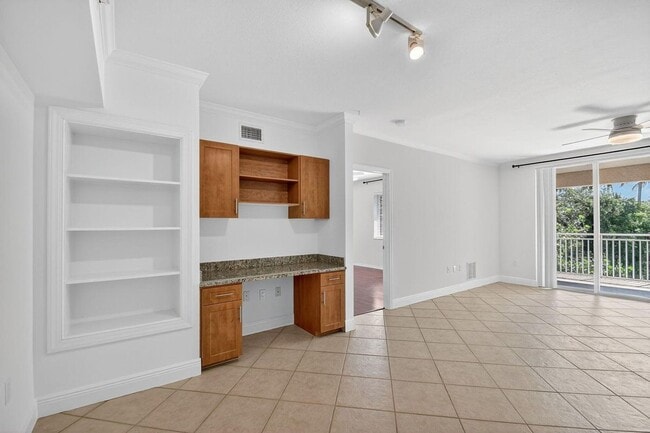 6511 Emerald Dunes Dr Unidad 305