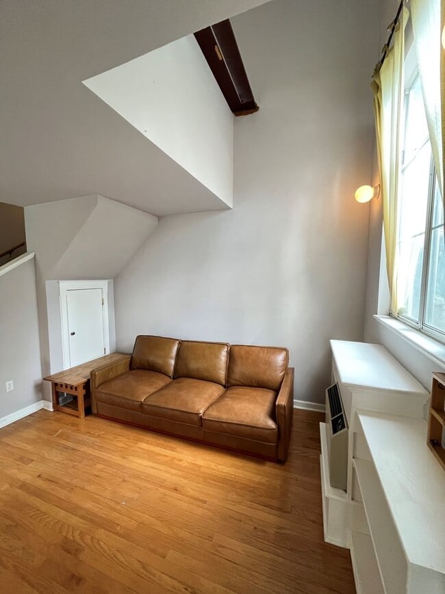 Photo - 1 bedroom 1 bath townhome near campus and ...