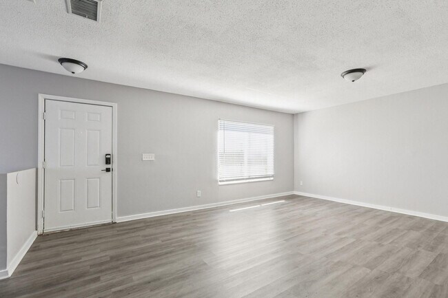 Photo - 7402 E Bank Dr