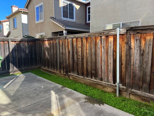 Photo - Low-Maintenance 3BR/3BA Home in Elk Grove ...