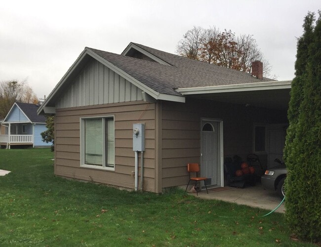 Photo - 8663 Depot Rd