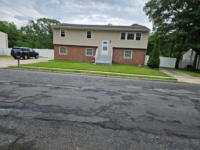 Building Photo - 1455 E Forks Rd Unit 1