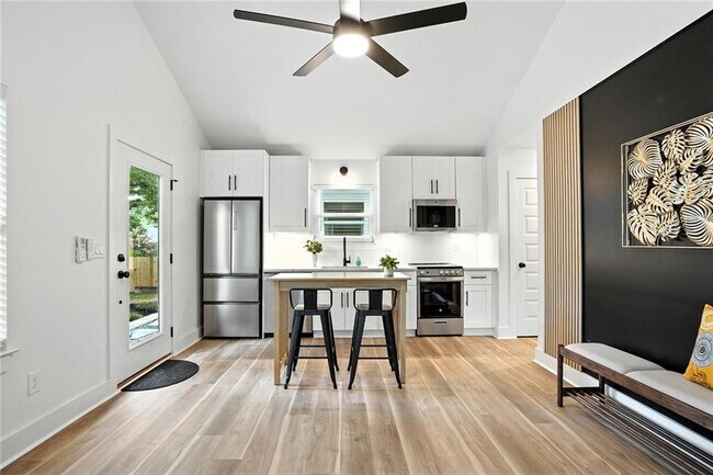 Photo - 1597 Glenwood Ave SE