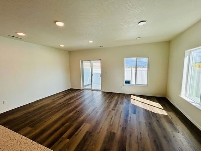 Photo - 3 Bedroom 2.5 Bathroom Townhome