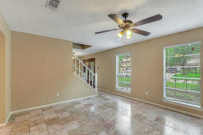 Photo - 11 Berryfrost Ln