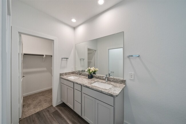 Photo - 1613 Sunbend Ln