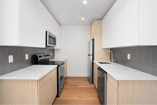 Photo - 23-33 Astoria Blvd