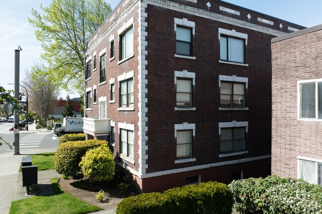 Photo - Madrona Apartments
