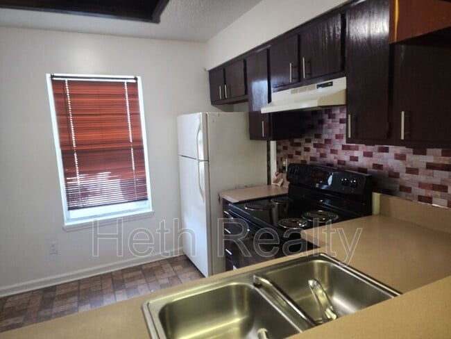 Photo - 4647 Barnes Rd S