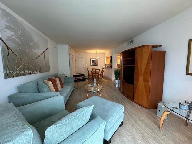Photo - 5600 Collins Ave Unidad 10U