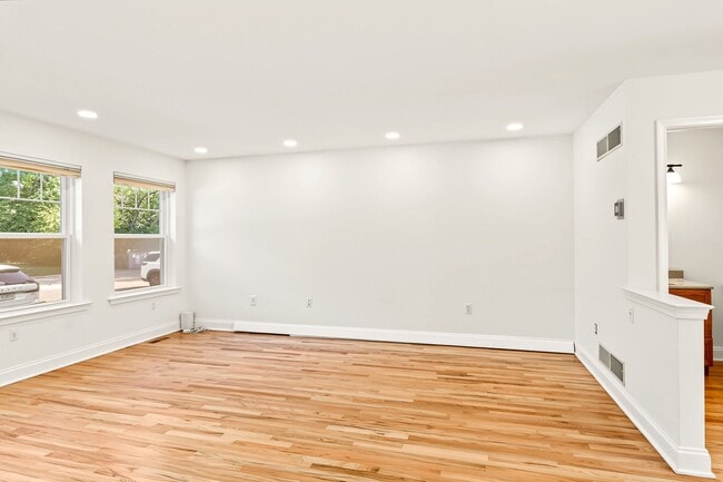 Photo - 808 Yorkview Dr