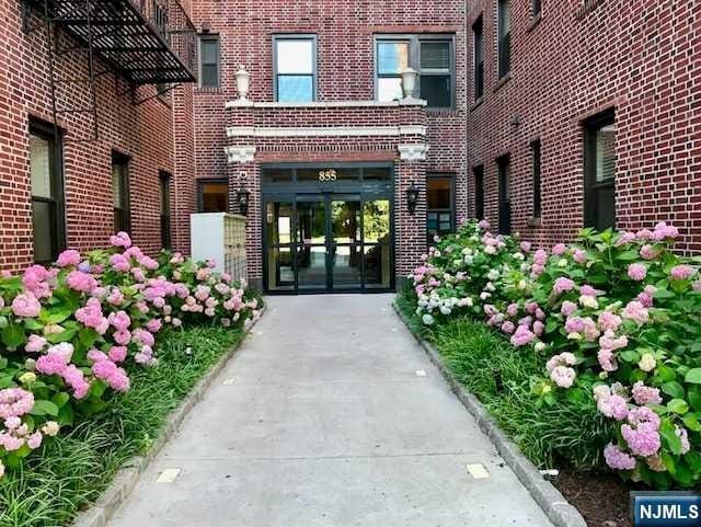 Photo - 855 Broad St Unidad B1