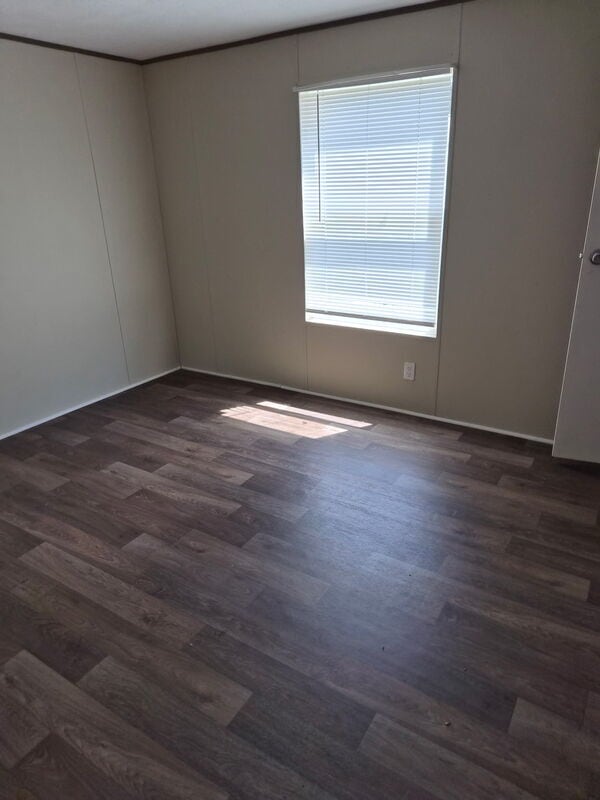 Photo - 185 Lakeside Ln