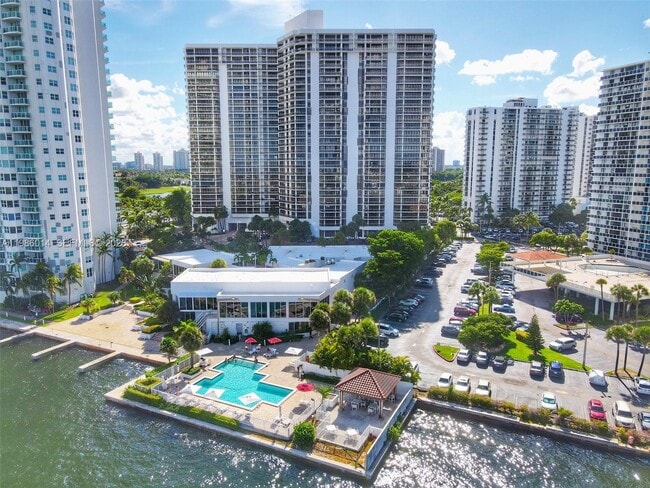 Building Photo - 20281 E Country Club Dr Unit 2405