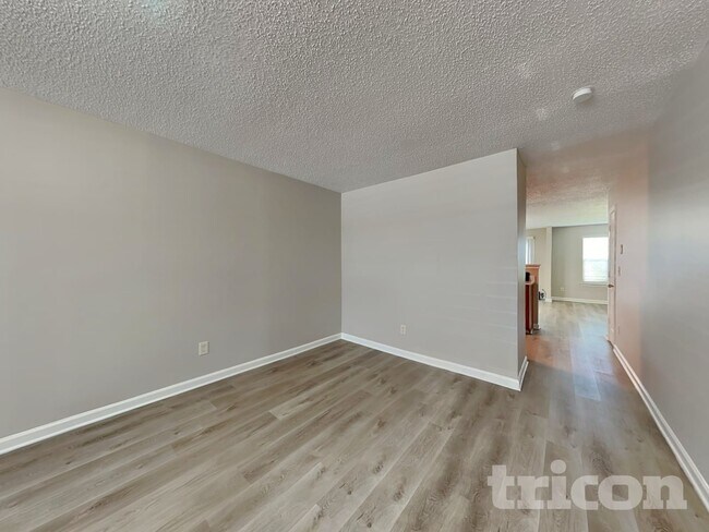 Photo - 740 Parkway Rd