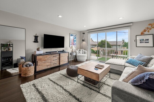 Photo - 716 1/2 W Argand St
