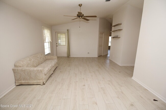 Photo - 1905 Myrtle Ct NE