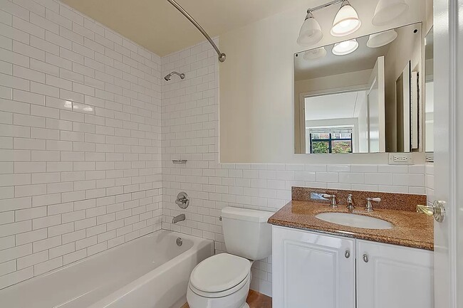 Photo - LOVELY 2 BEDROOM/2BATH Unidad 10D