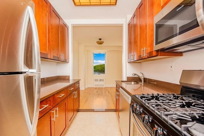 Photo - 2400 Johnson Ave