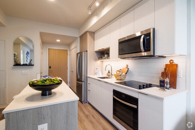 1BR, 1BA - 549 SF - Kitchen