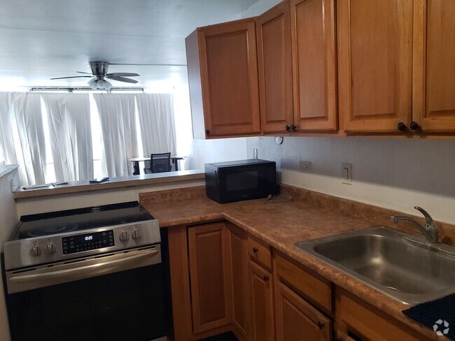 Building Photo - 1 bd. 1 ba. Harbor Lights Unit - Partly Fu... Rental