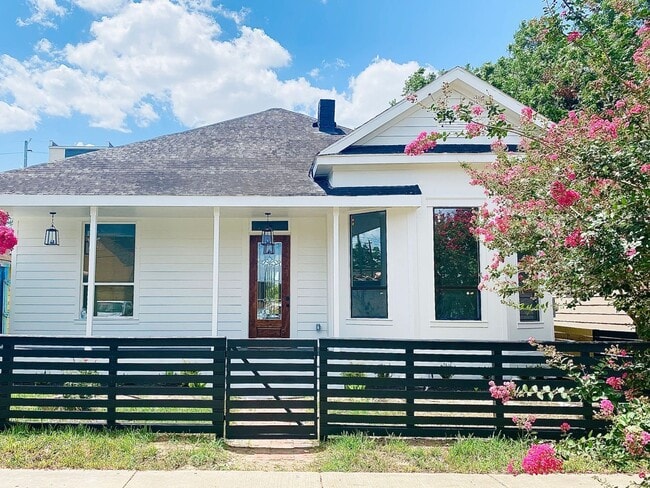 Photo - 2510 Nagle St